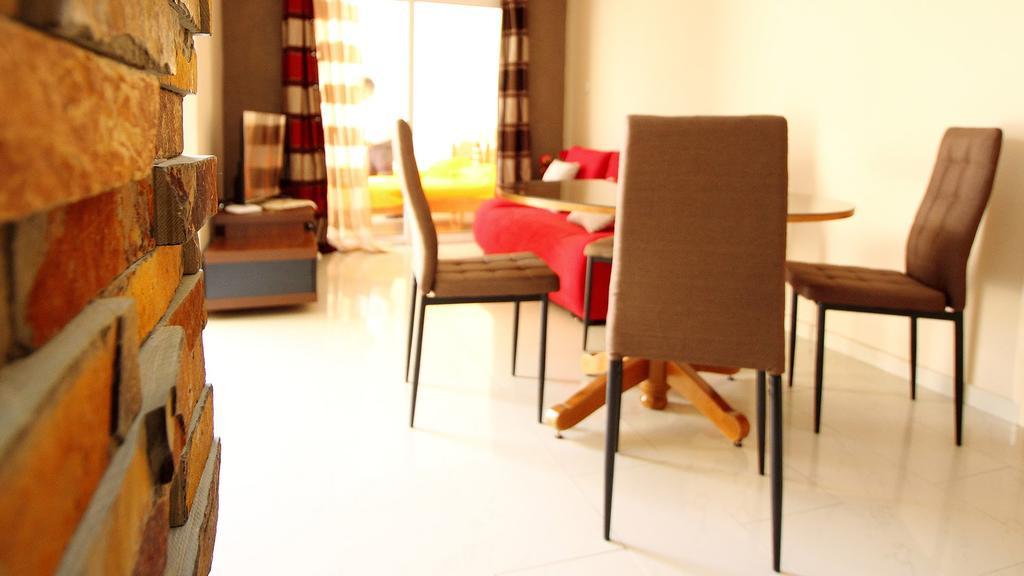 Panikos Beach Apartment I ลาร์นาคา ภายนอก รูปภาพ