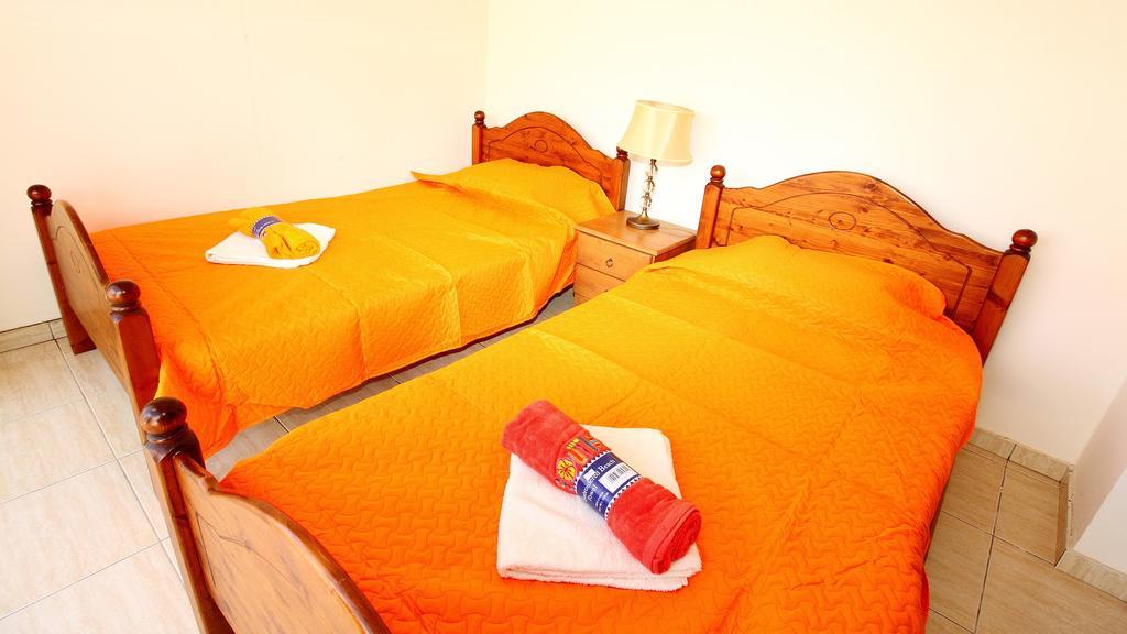 Panikos Beach Apartment I ลาร์นาคา ภายนอก รูปภาพ