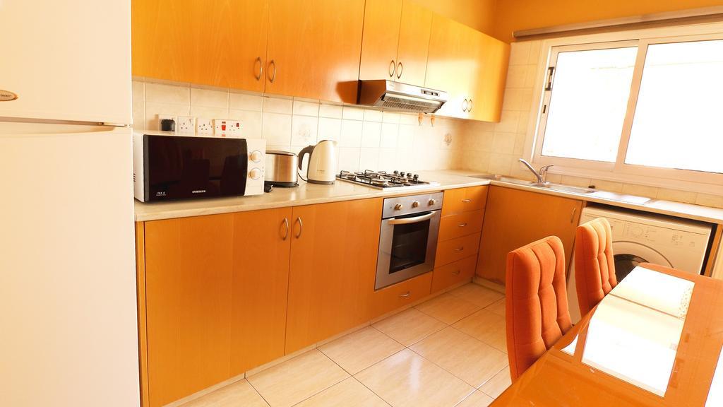 Panikos Beach Apartment I ลาร์นาคา ภายนอก รูปภาพ