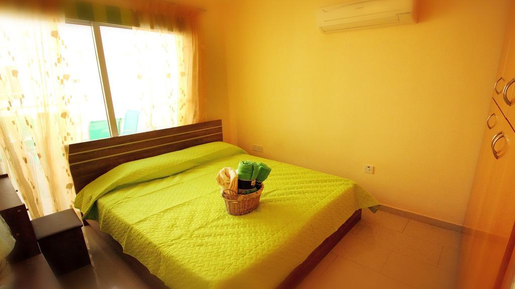 Panikos Beach Apartment I ลาร์นาคา ภายนอก รูปภาพ