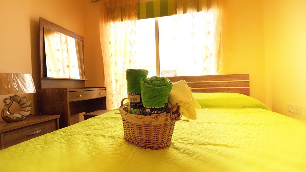 Panikos Beach Apartment I ลาร์นาคา ภายนอก รูปภาพ